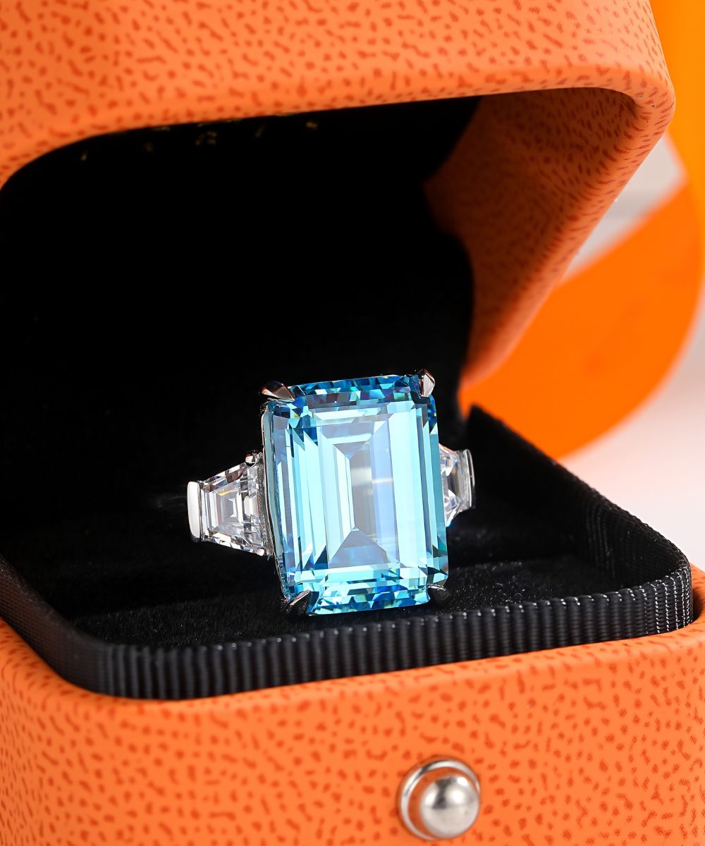 Satéur Bleu Héritier Diamond Ring™, 18K White Gold