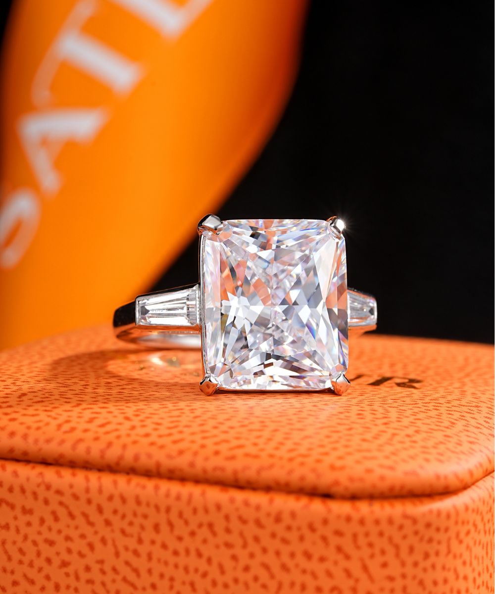 Satéur Légende 1956 Diamond Ring™, 18K White Gold