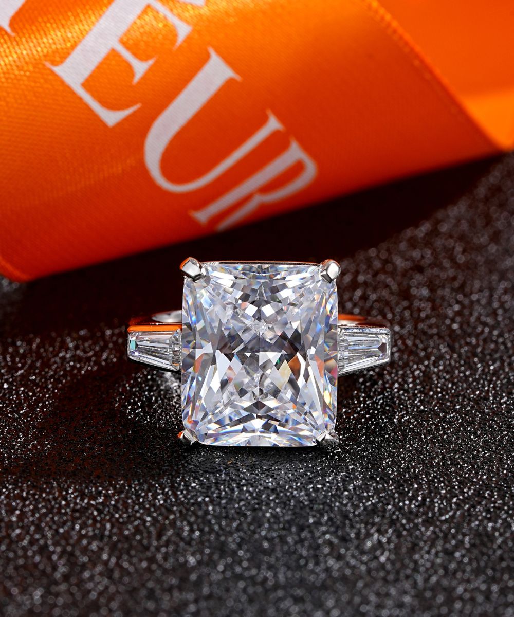 Satéur Légende 1956 Diamond Ring™, 18K White Gold