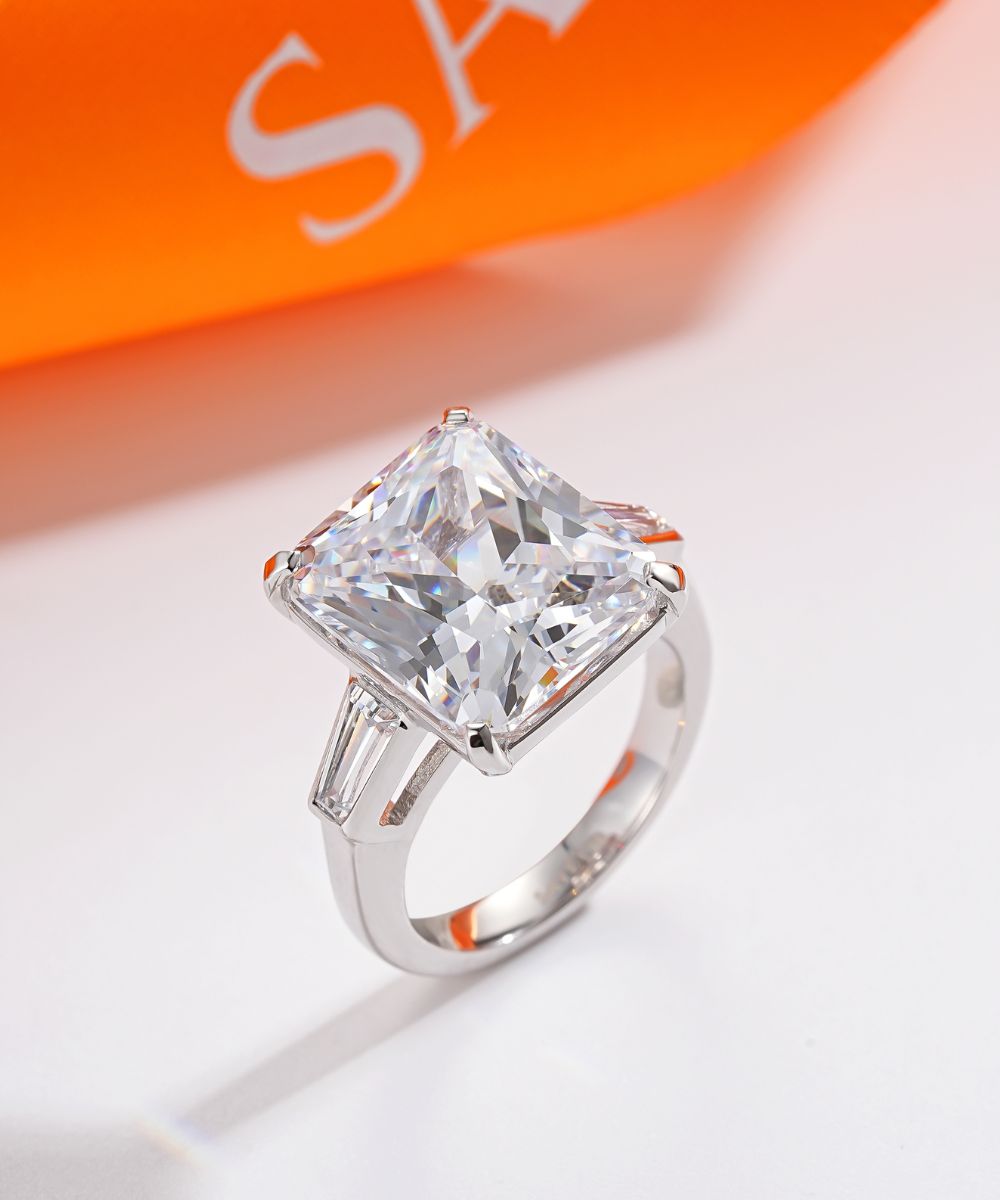 Satéur Légende 1956 Diamond Ring™, 18K White Gold