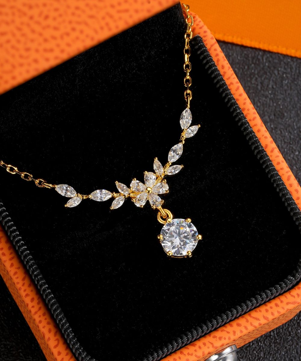 Satéur D'or Fleur de Versailles Halskette™