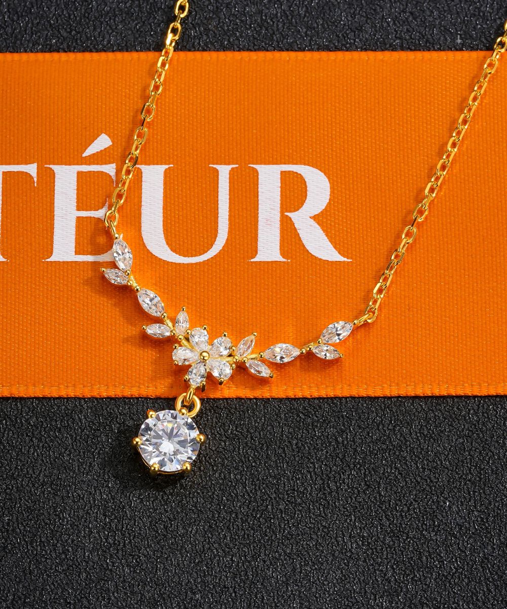Satéur D'or Fleur de Versailles Halskette™