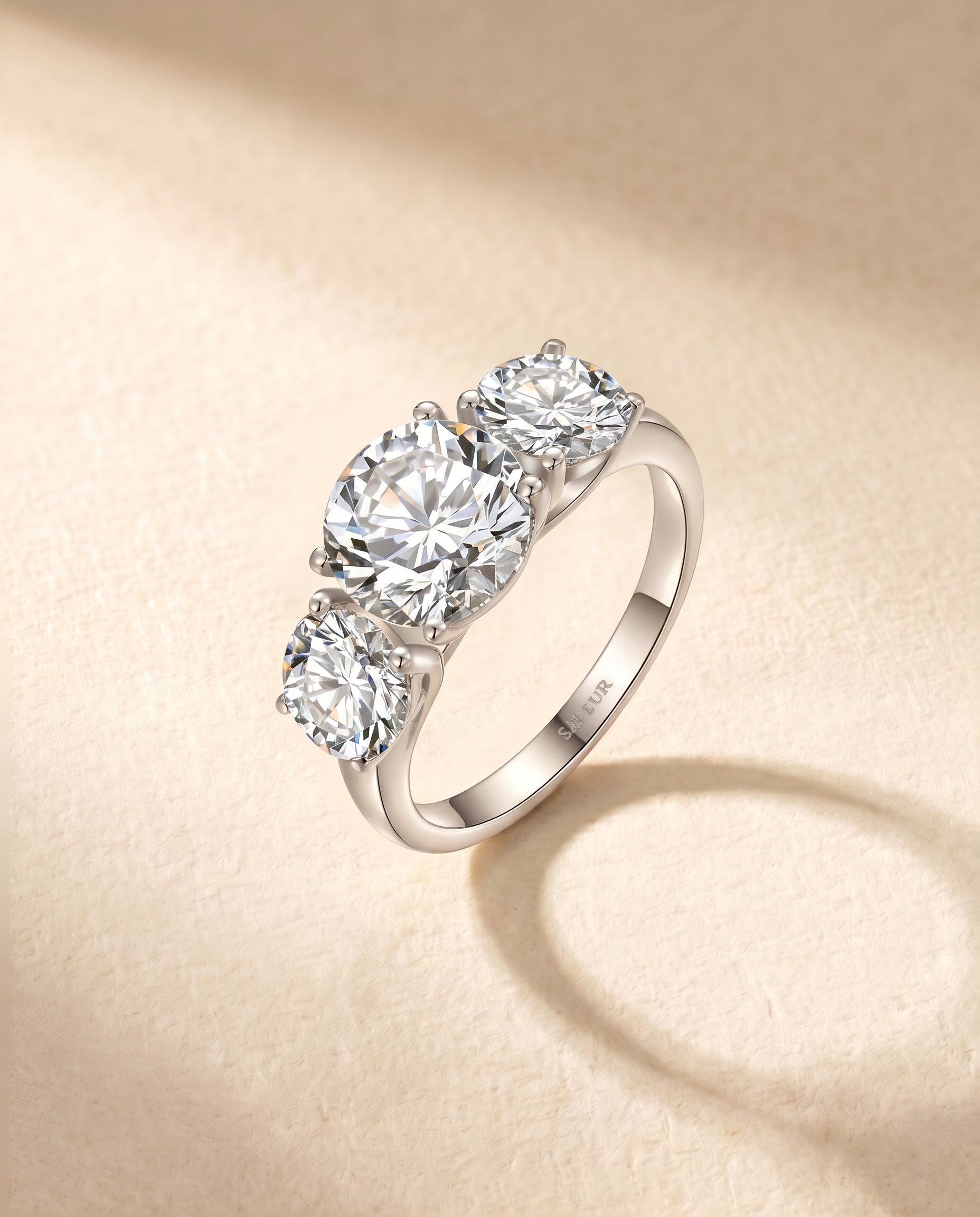 Satéur Tri-pierre Diamond Ring™, 18K White Gold, Round Cut