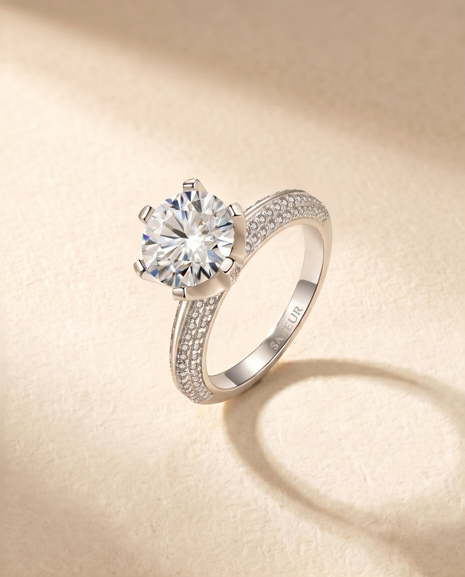 Satéur Royale Diamond Ring™, 18K White Gold, Round Cut