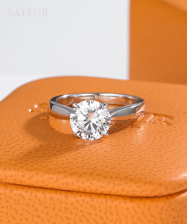 Satéur Pierre d’Amour Diamond Ring™, 18K White Gold, Round Cut