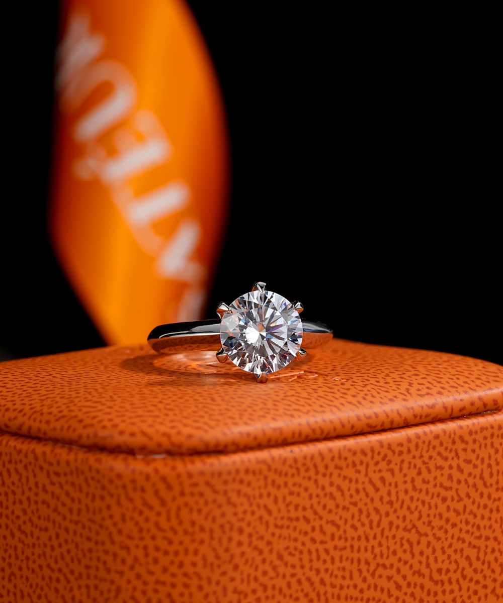 Satéur Destinée Diamond Ring™, 18K White Gold, Round Cut