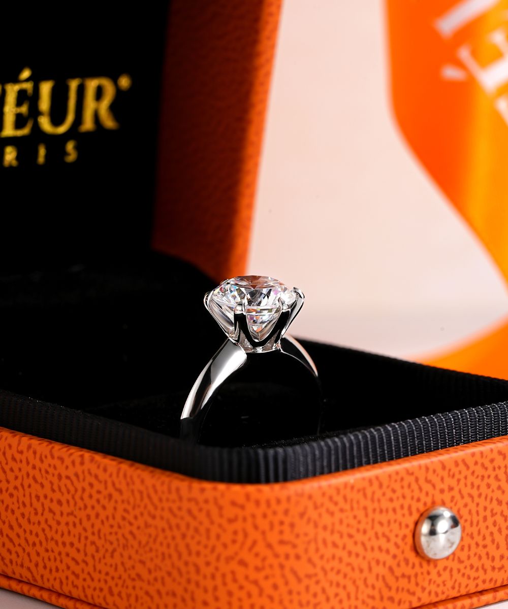 Satéur Destinée Diamond Ring™, 18K White Gold, Round Cut