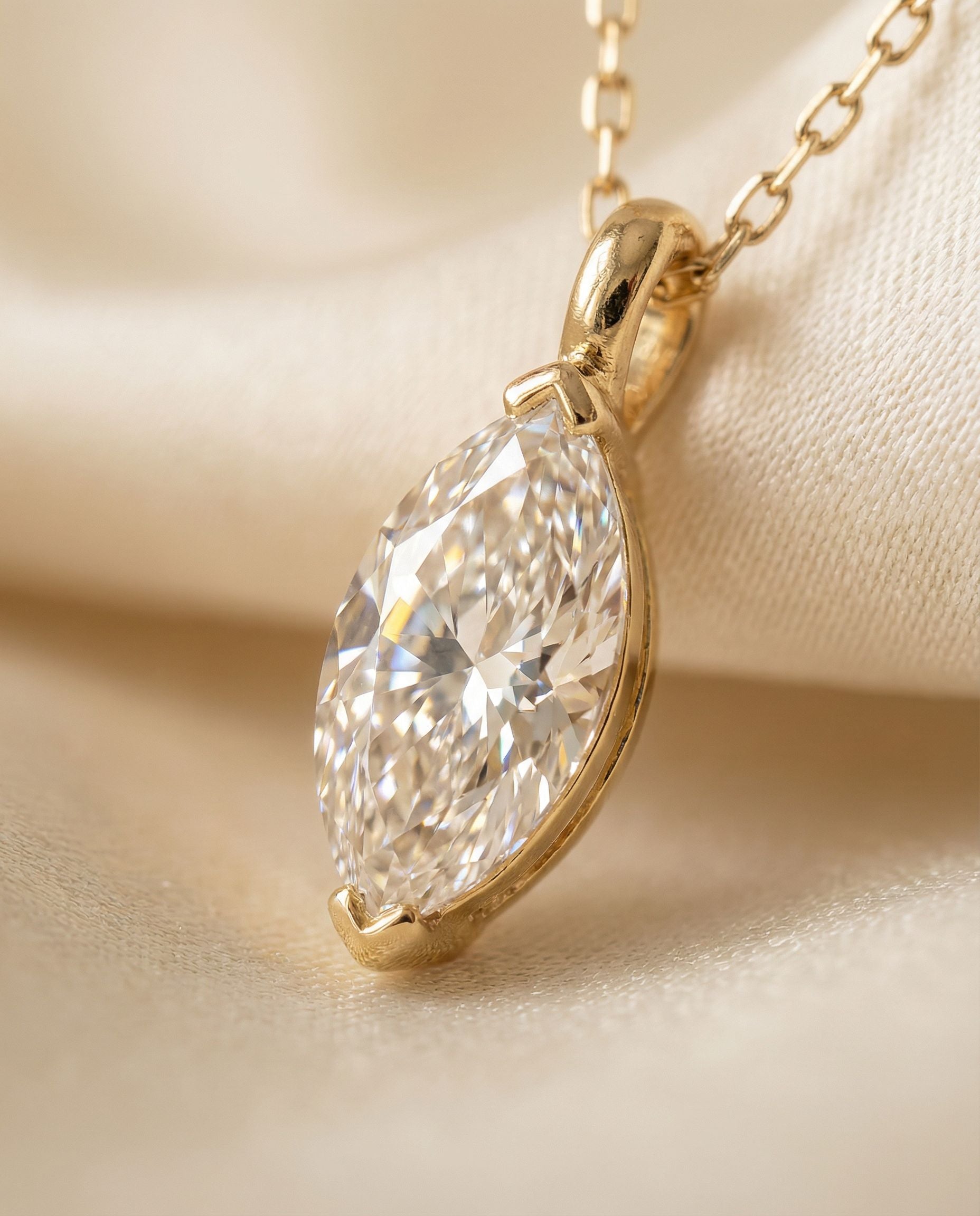 Satéur Pétale Diamond Necklace™, 14K Solid Gold — image 9