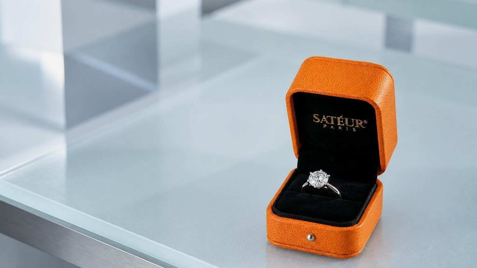 lab grown diamond color and clarity guide – hero