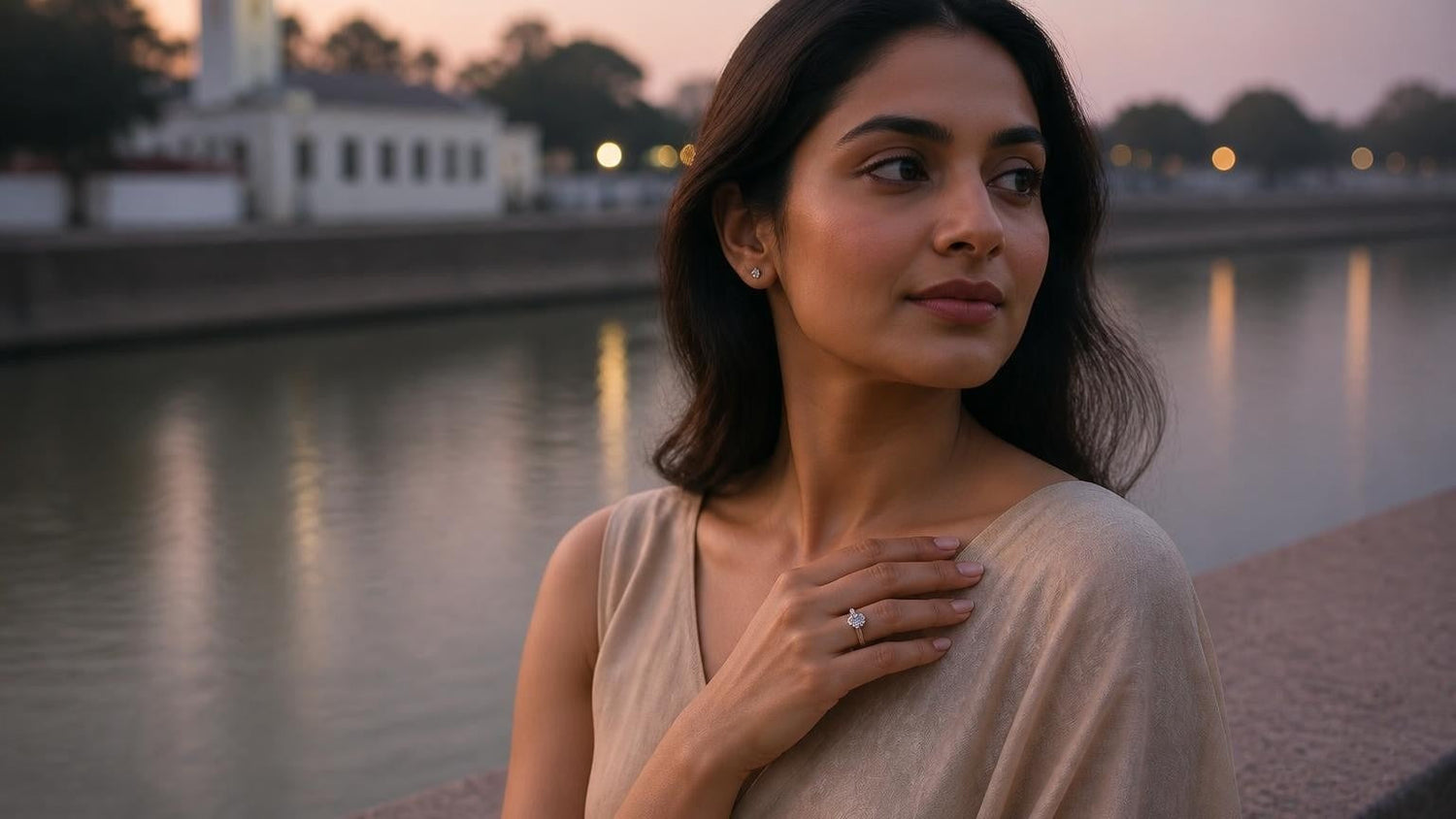 Best engagement rings in Ahmedabad — elegant woman at the Sabarmati riverfront at dusk wearing a Satéur Destinée Ring