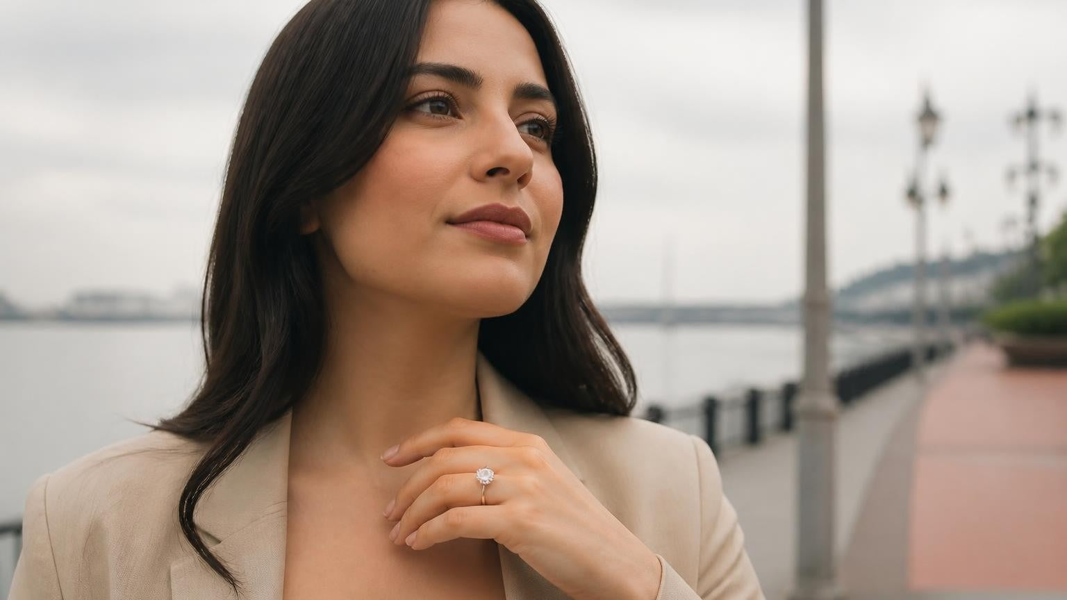 Best engagement rings in Guayaquil — elegant Ecuadorian woman wearing Satéur Destinée solitaire ring at the Malecón 2000 boardwalk