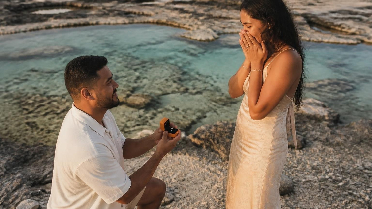 Marriage proposal in Niue with the Satéur Destinée Ring — a couple at the turquoise Limu Pools on the coral plateau
