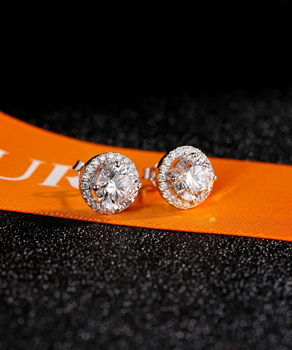 Satéur Pendientes de Diamantes Belle Dame™, Oro Blanco de 18K, Corte Redondo