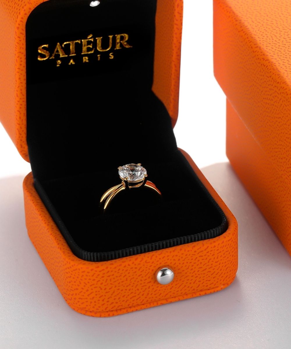 Satéur Aurous Gold Solitaire Diamond Ring™, 18K Gold