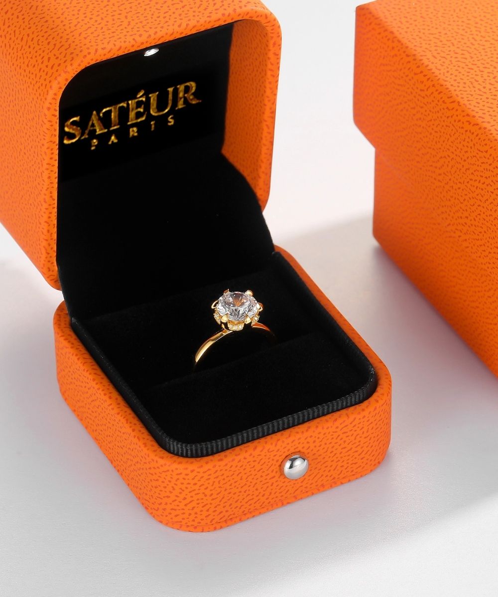 Satéur Aurous Gold Halo Diamond Ring™, 18K Gold