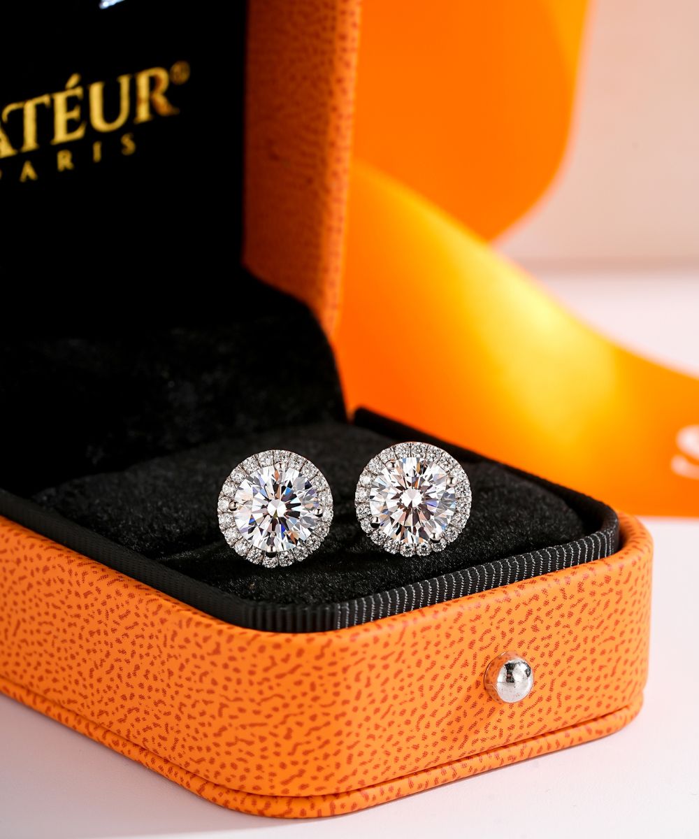 Satéur Pendientes de Diamantes Belle Dame™, Oro Blanco de 18K, Corte Redondo