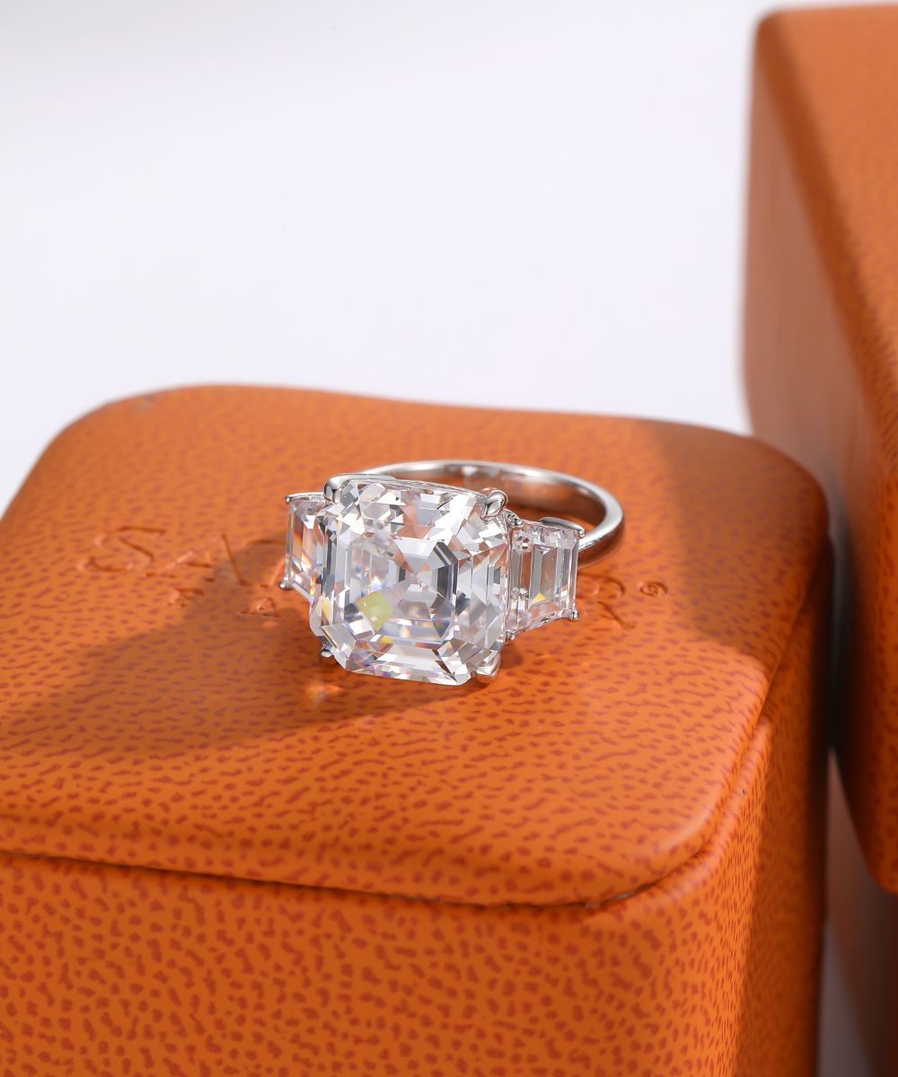 Satéur Le Serti Diamond Ring™, 18K White Gold