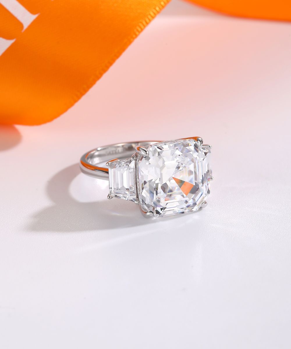 Satéur Le Serti Diamond Ring™, 18K White Gold