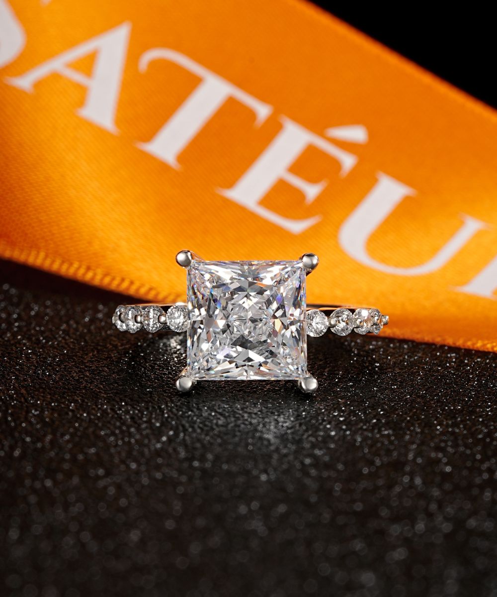 Satéur Lumière Ciselée Diamond Ring™, 18K White Gold