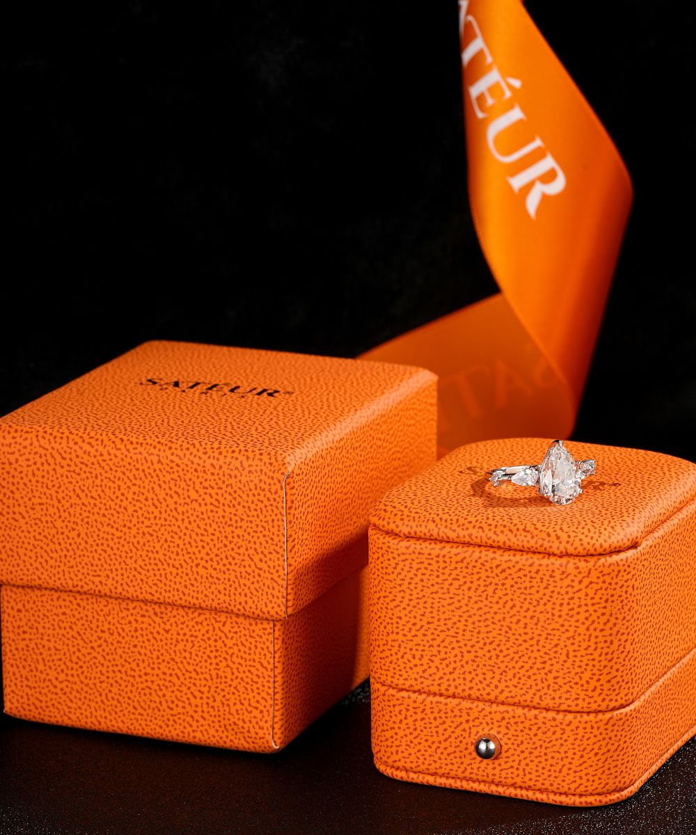 Satéur Lumière Larme Diamond Ring™, 18K White Gold