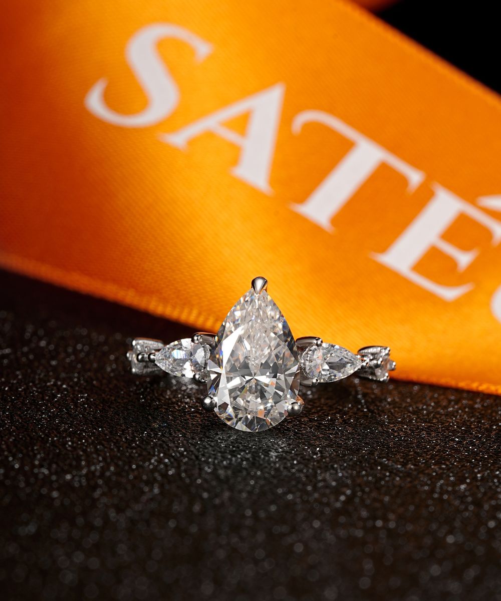 Satéur Lumière Larme Diamond Ring™, 18K White Gold