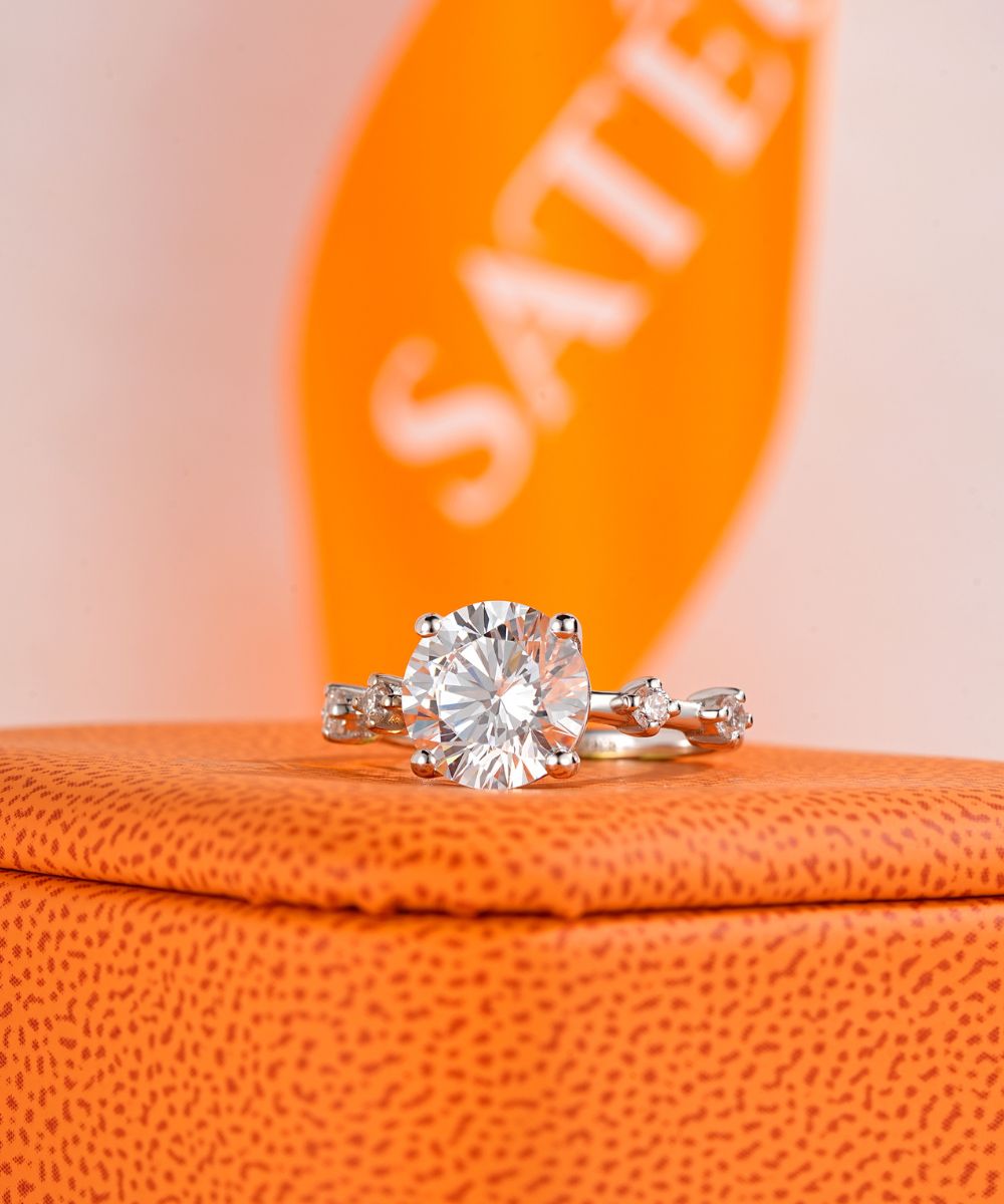 Satéur Lumière Classique Diamond Ring™, 18K White Gold