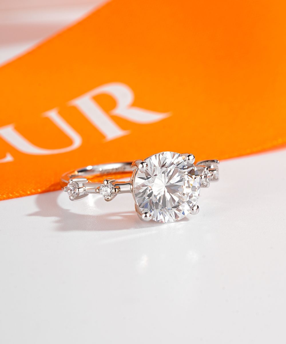 Satéur Lumière Classique Diamond Ring™, 18K White Gold