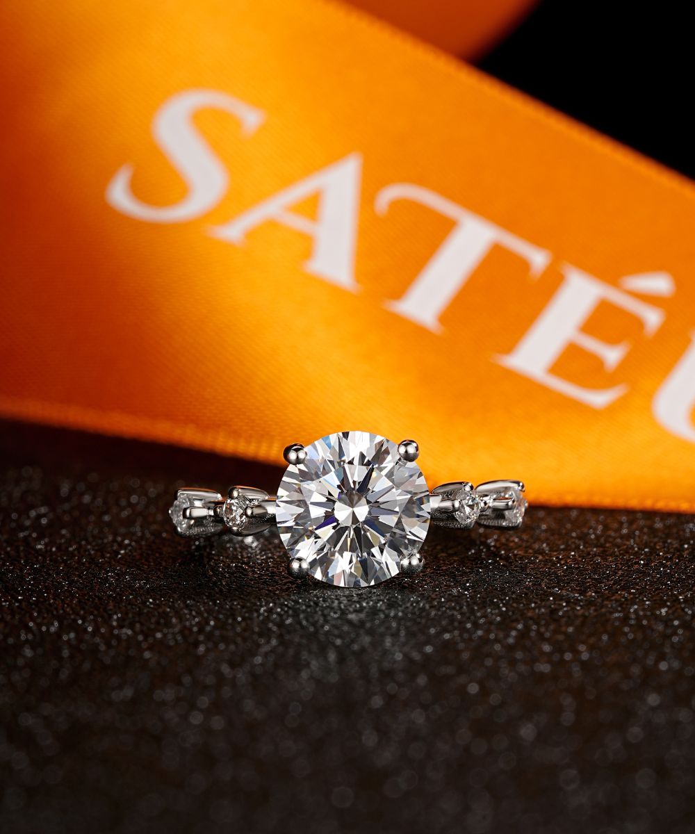 Satéur Lumière Classique Diamond Ring™, 18K White Gold