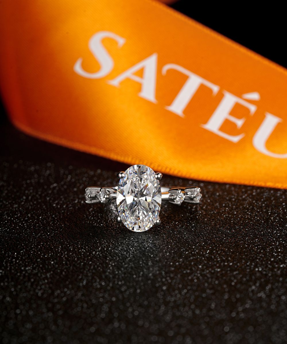 Satéur Lumière Ovale Diamond Ring™, 18K White Gold