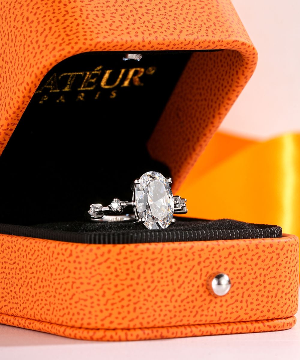 Satéur Lumière Ovale Diamond Ring™, 18K White Gold