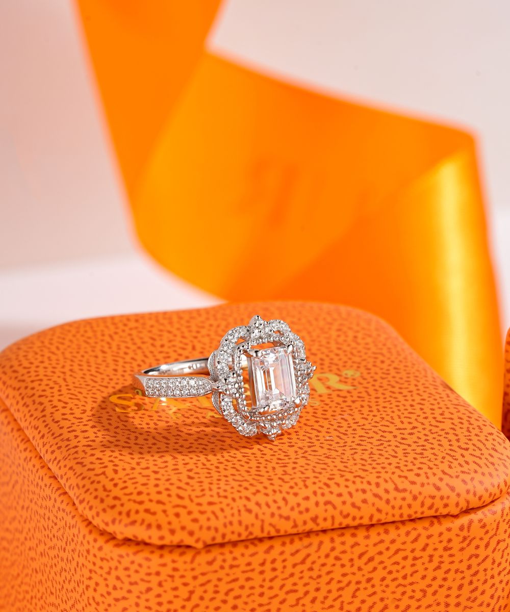 Satéur Rétro Éclat Diamond Ring™, 18K White Gold