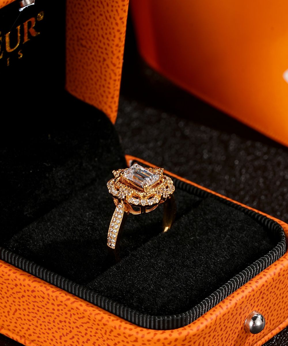 Satéur Rétro Aurous Gold Éclat Diamond Ring™, 18K Gold