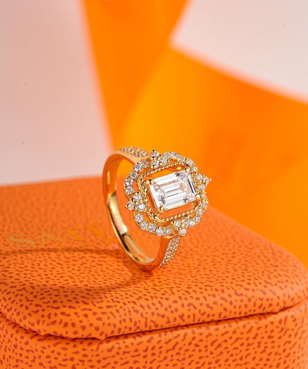 Satéur Rétro Aurous Gold Éclat Diamond Ring™, 18K Gold