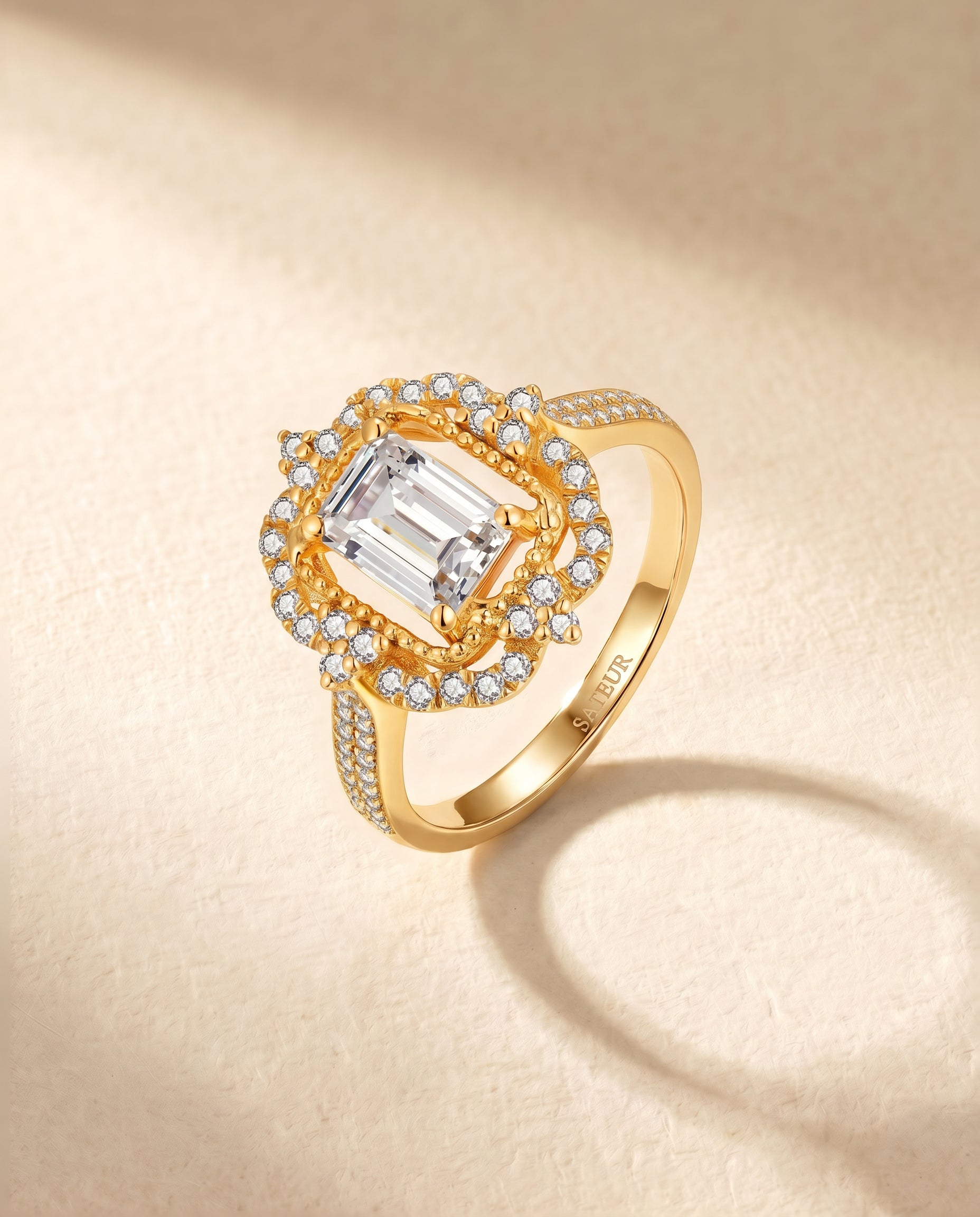 Satéur Rétro Aurous Gold Éclat Ring™