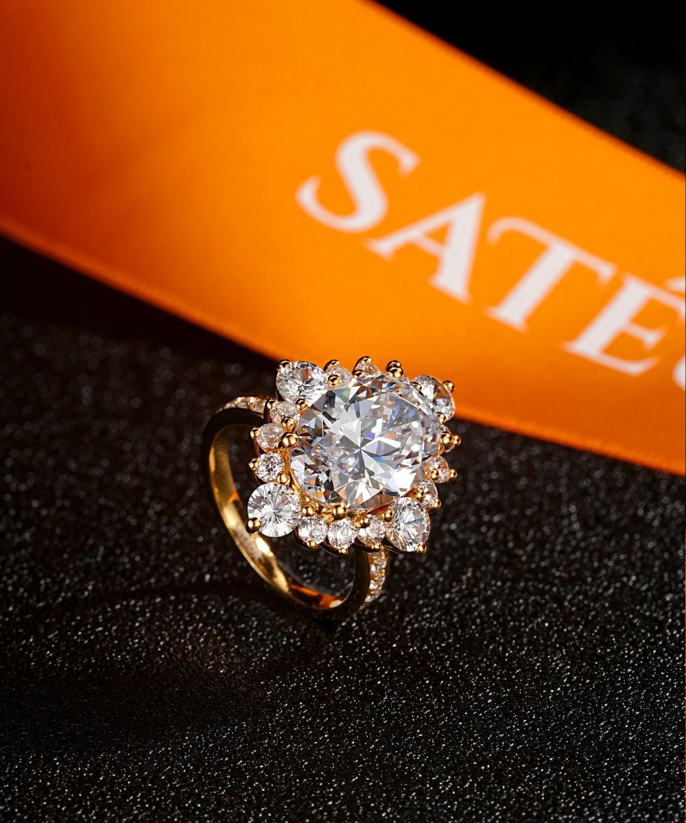 Satéur Rétro Aurous Gold Majesté Diamond Ring™, 18K Gold