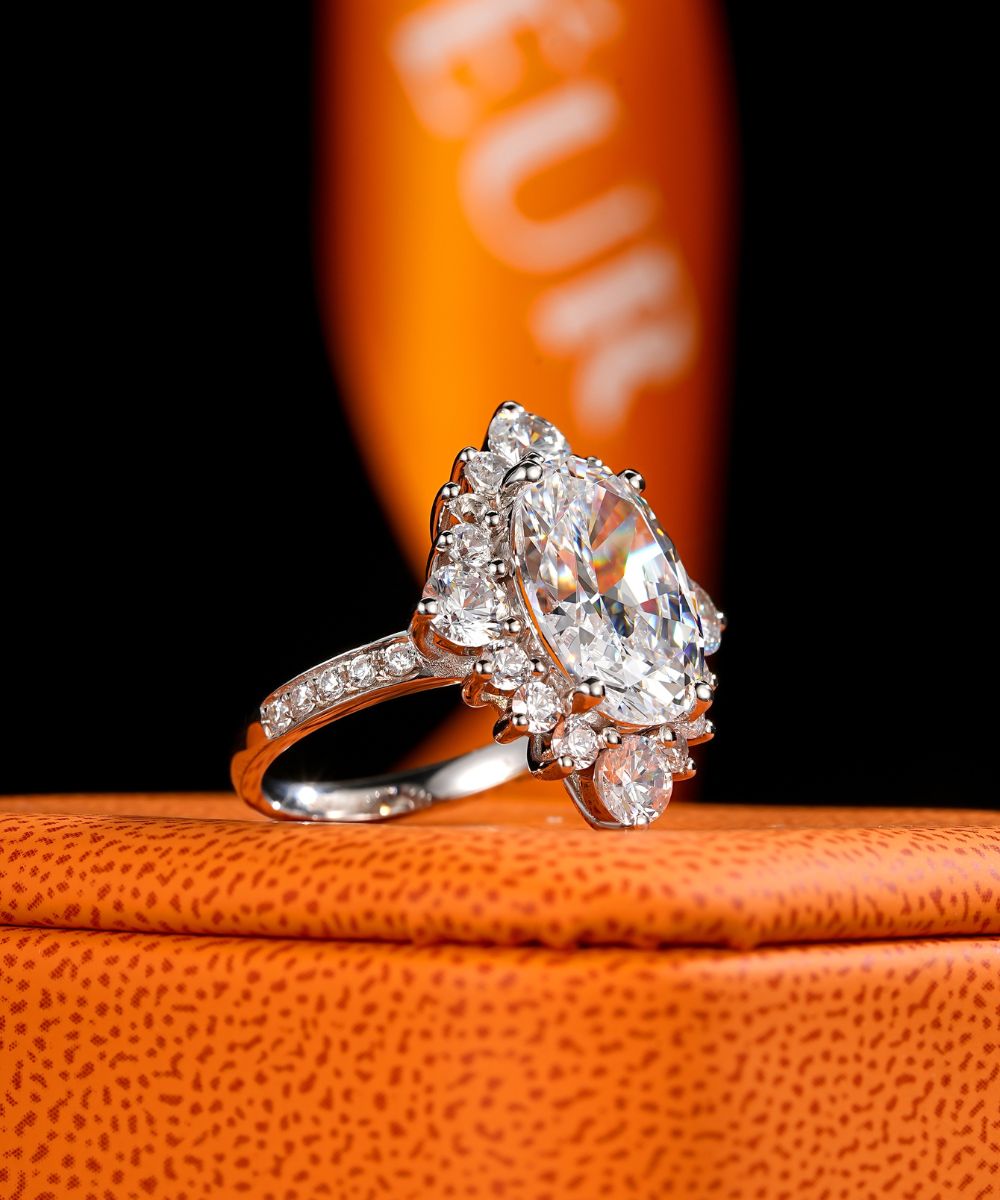 Satéur Rétro Majesté Diamond Ring™, 18K White Gold