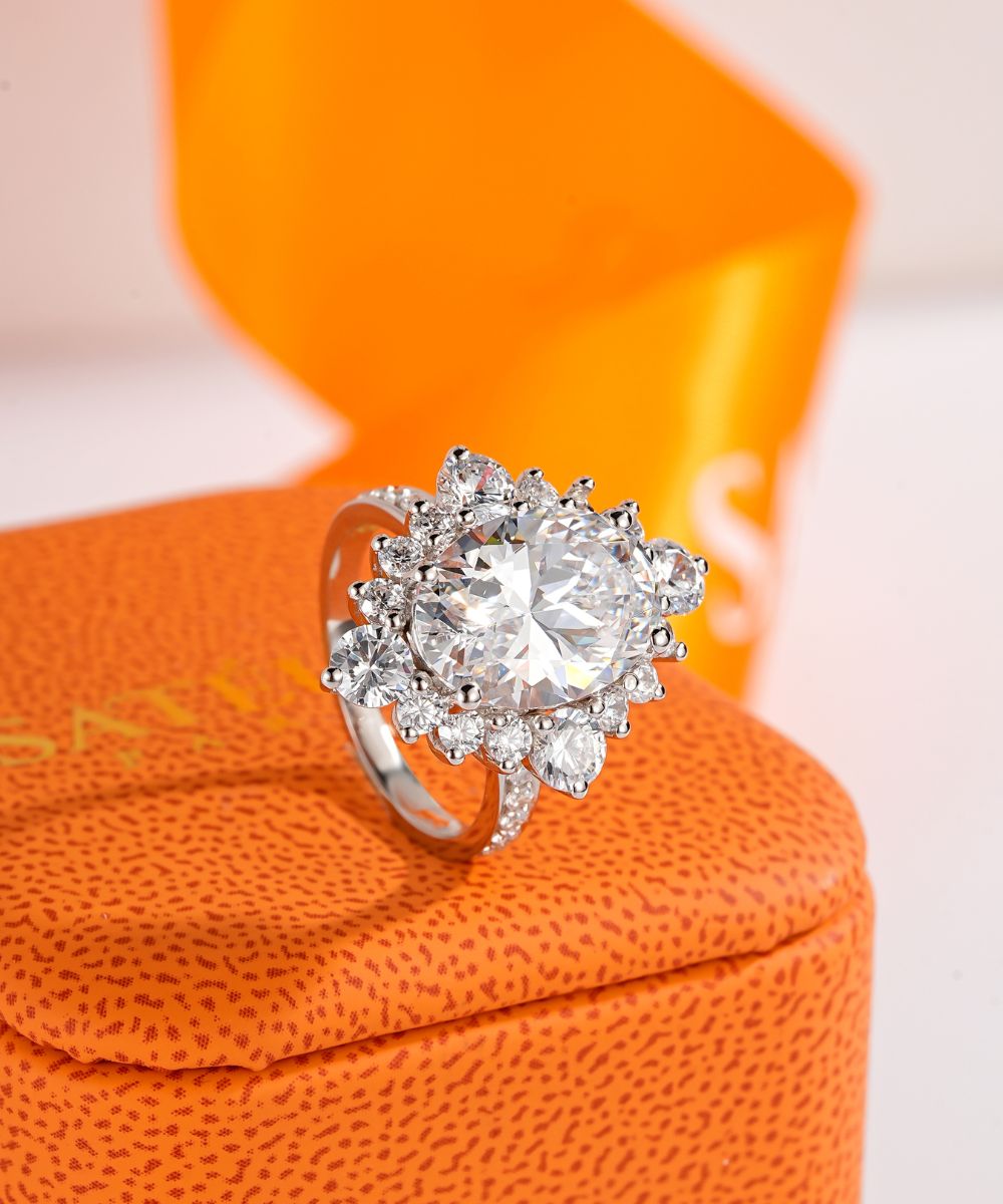 Satéur Rétro Majesté Diamond Ring™, 18K White Gold