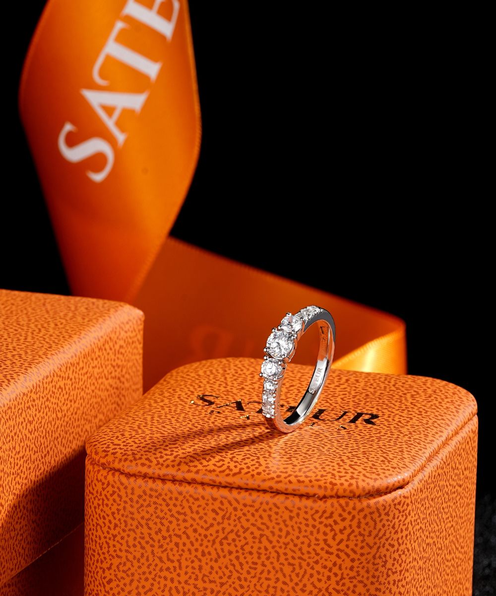 Satéur Moderne Diamond Ring™, 18K White Gold