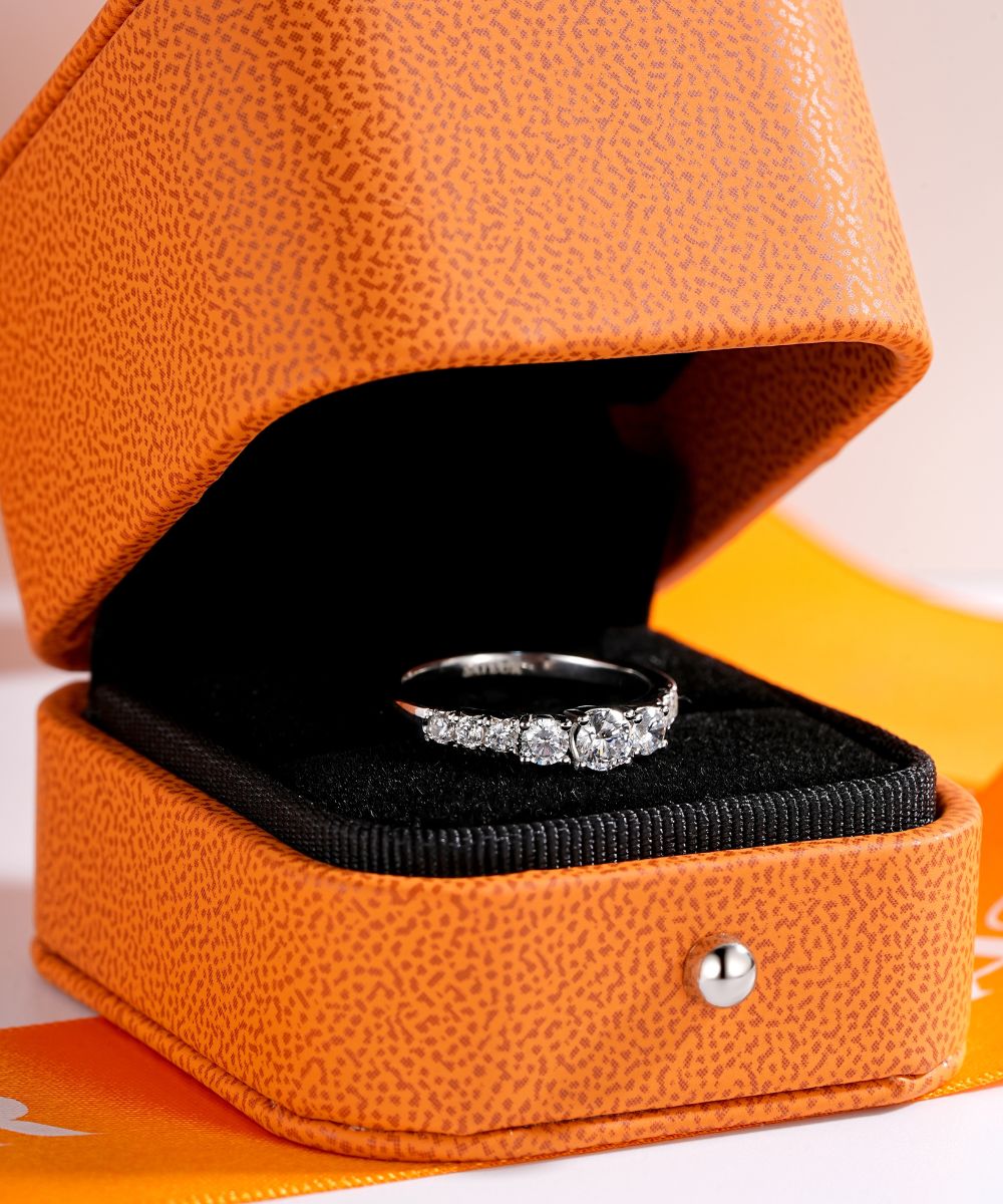 Satéur Moderne Diamond Ring™, 18K White Gold