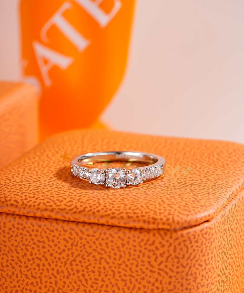 Satéur Moderne Diamond Ring™, 18K White Gold