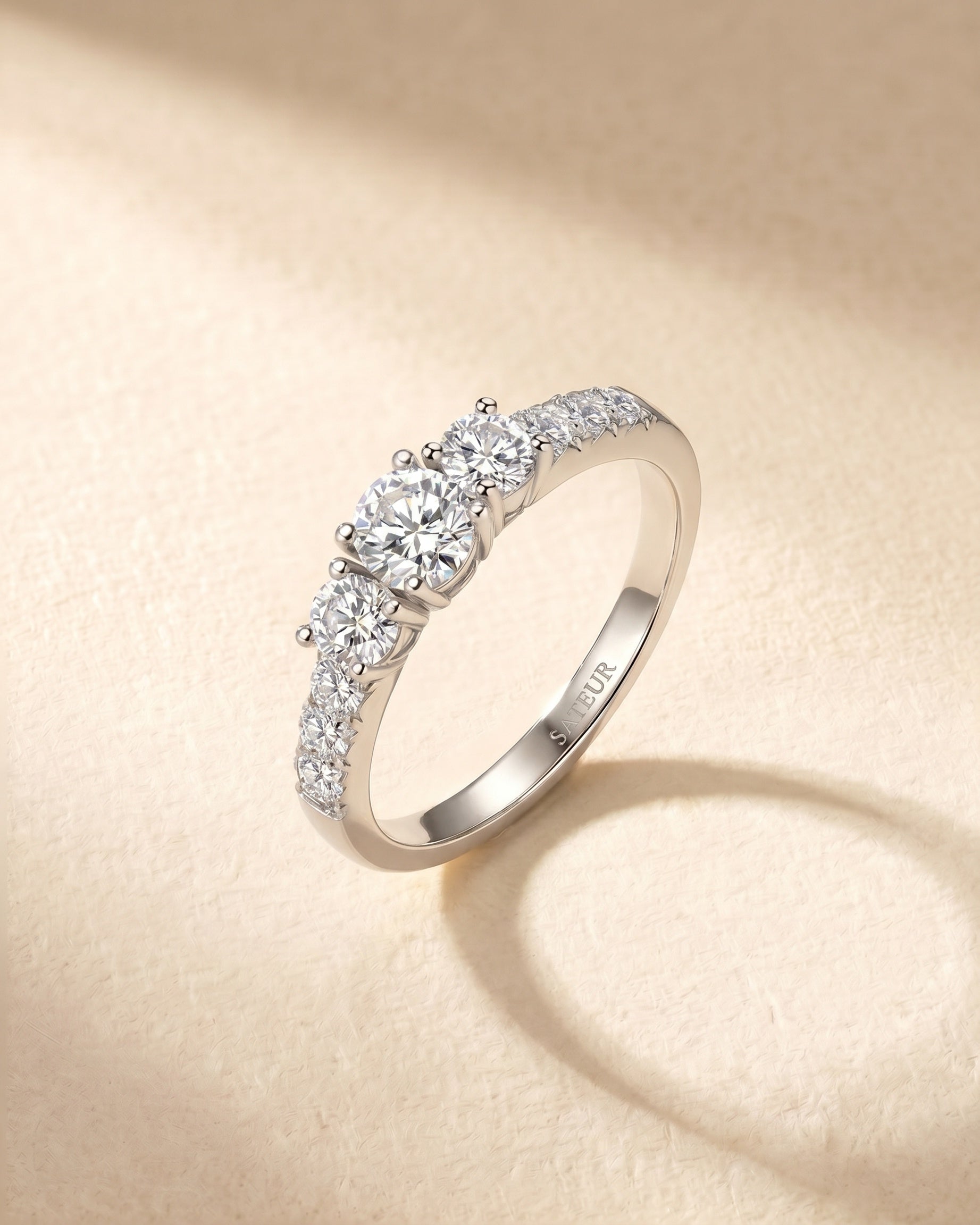 Satéur Moderne Ring