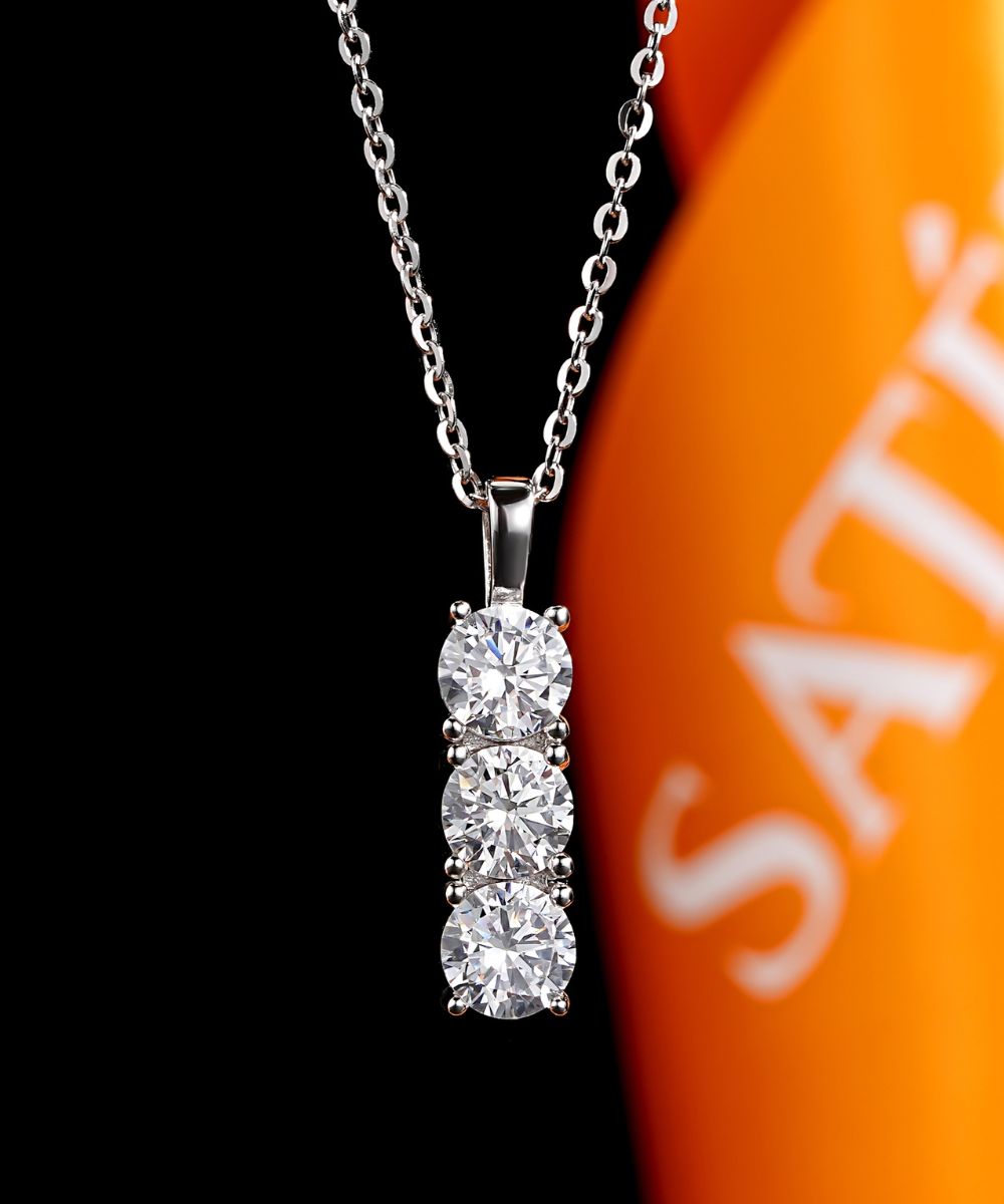 Satéur Trois Lumières Diamond Necklace™, 18K White Gold
