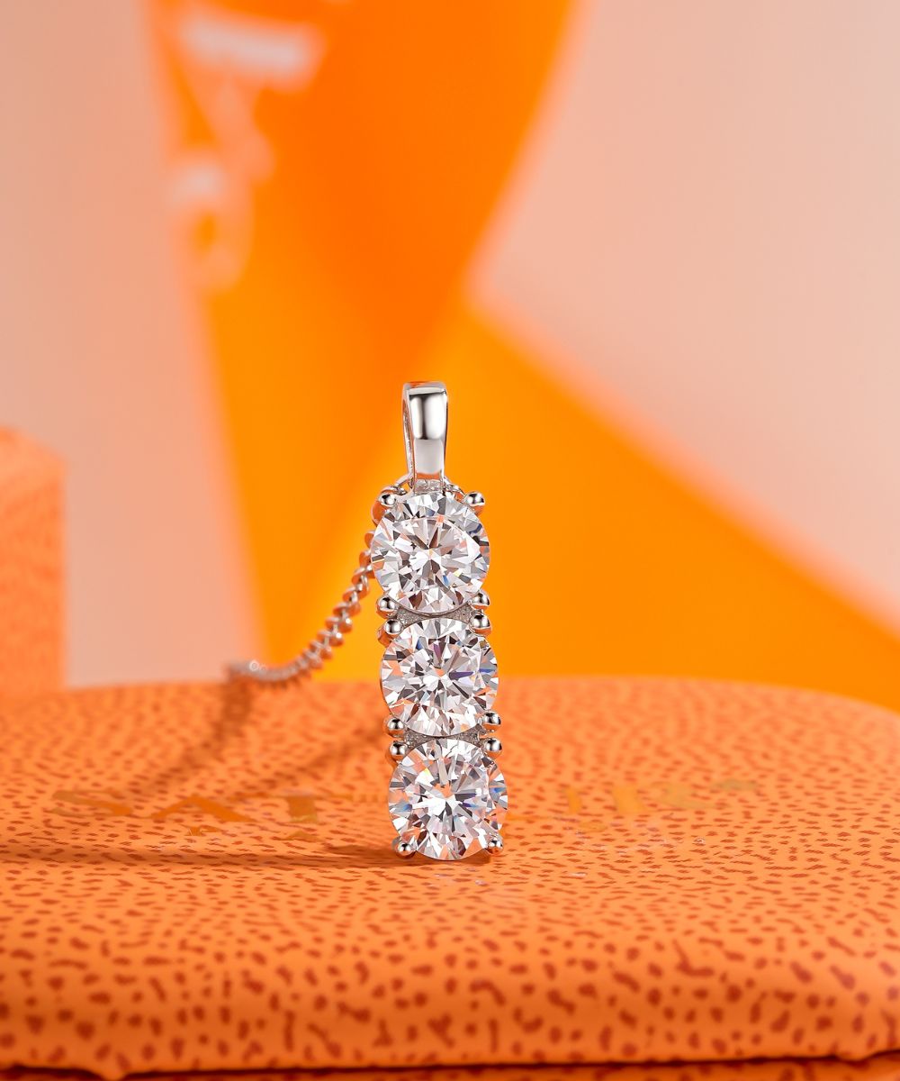Satéur Trois Lumières Diamond Necklace™, 18K White Gold