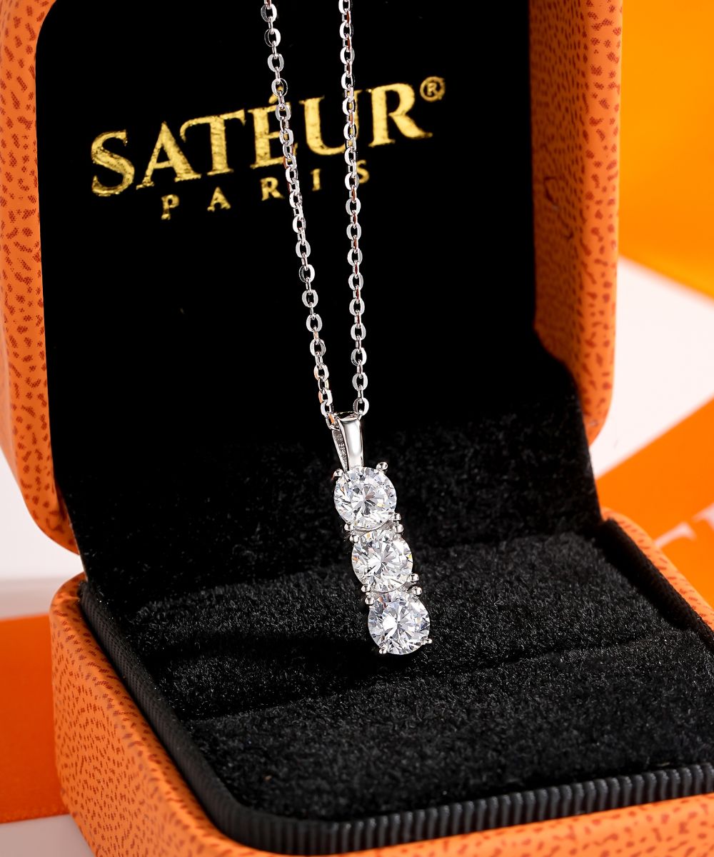 Satéur Trois Lumières Diamond Necklace™, 18K White Gold