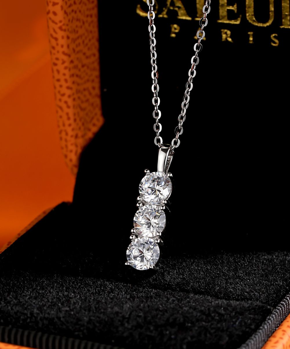 Satéur Trois Lumières Diamond Necklace™, 18K White Gold
