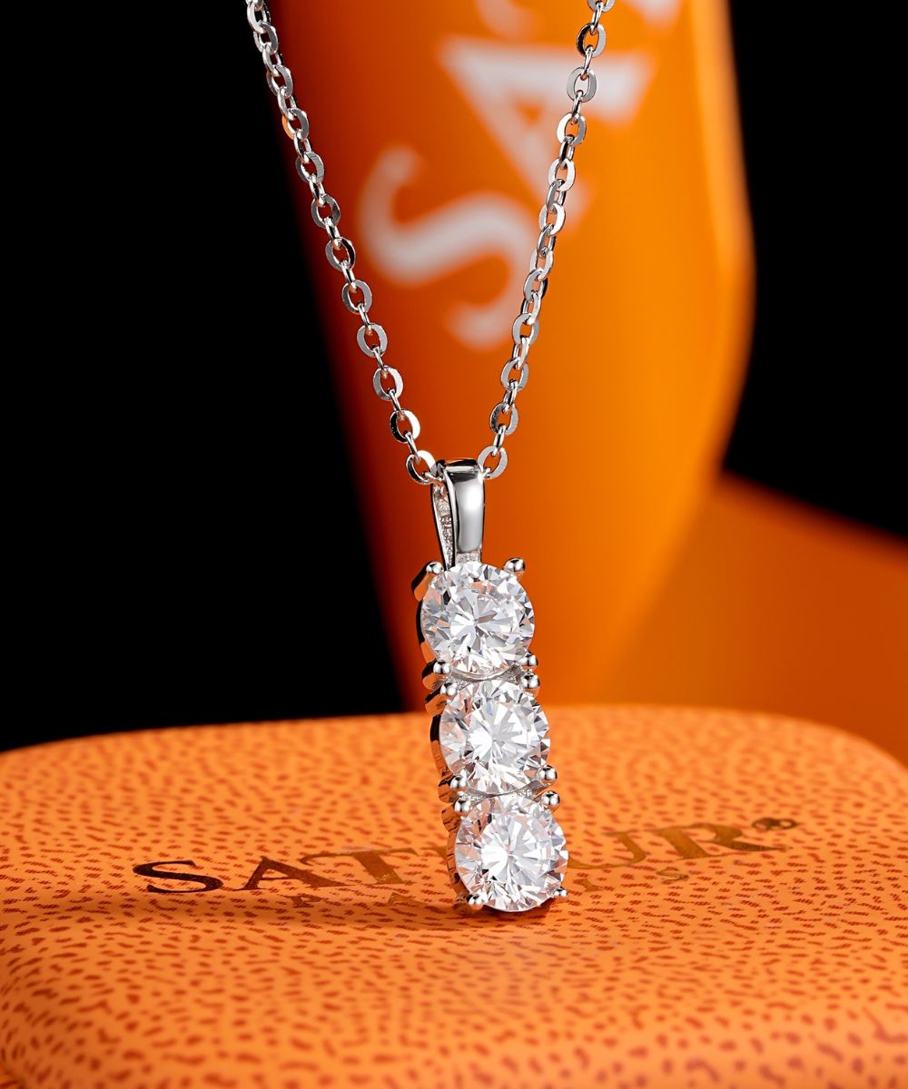 Satéur Trois Lumières Diamond Necklace™, 18K White Gold