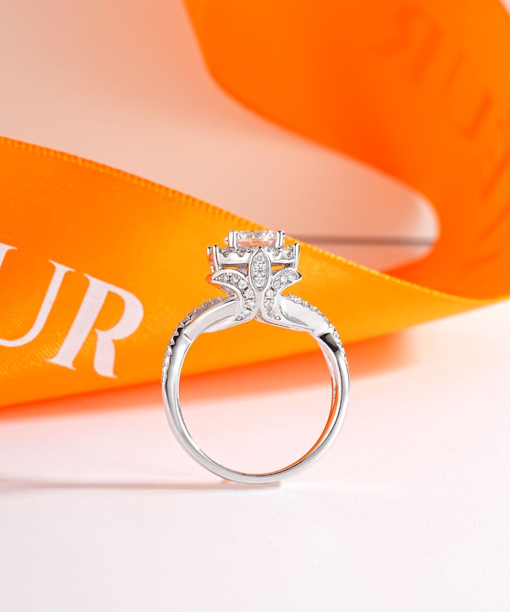 Satéur Majesté Éclatante Diamond Ring™, 18K White Gold