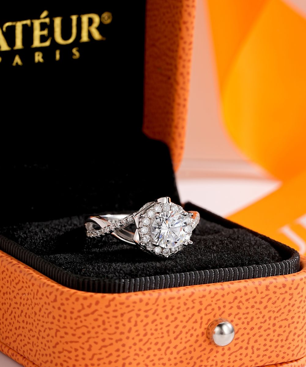 Satéur Majesté Éclatante Diamond Ring™, 18K White Gold