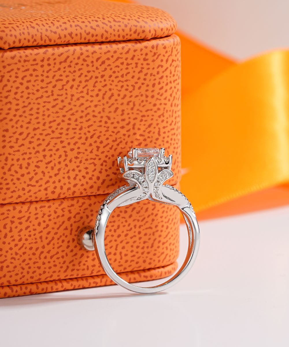 Satéur Majesté Éclatante Diamond Ring™, 18K White Gold