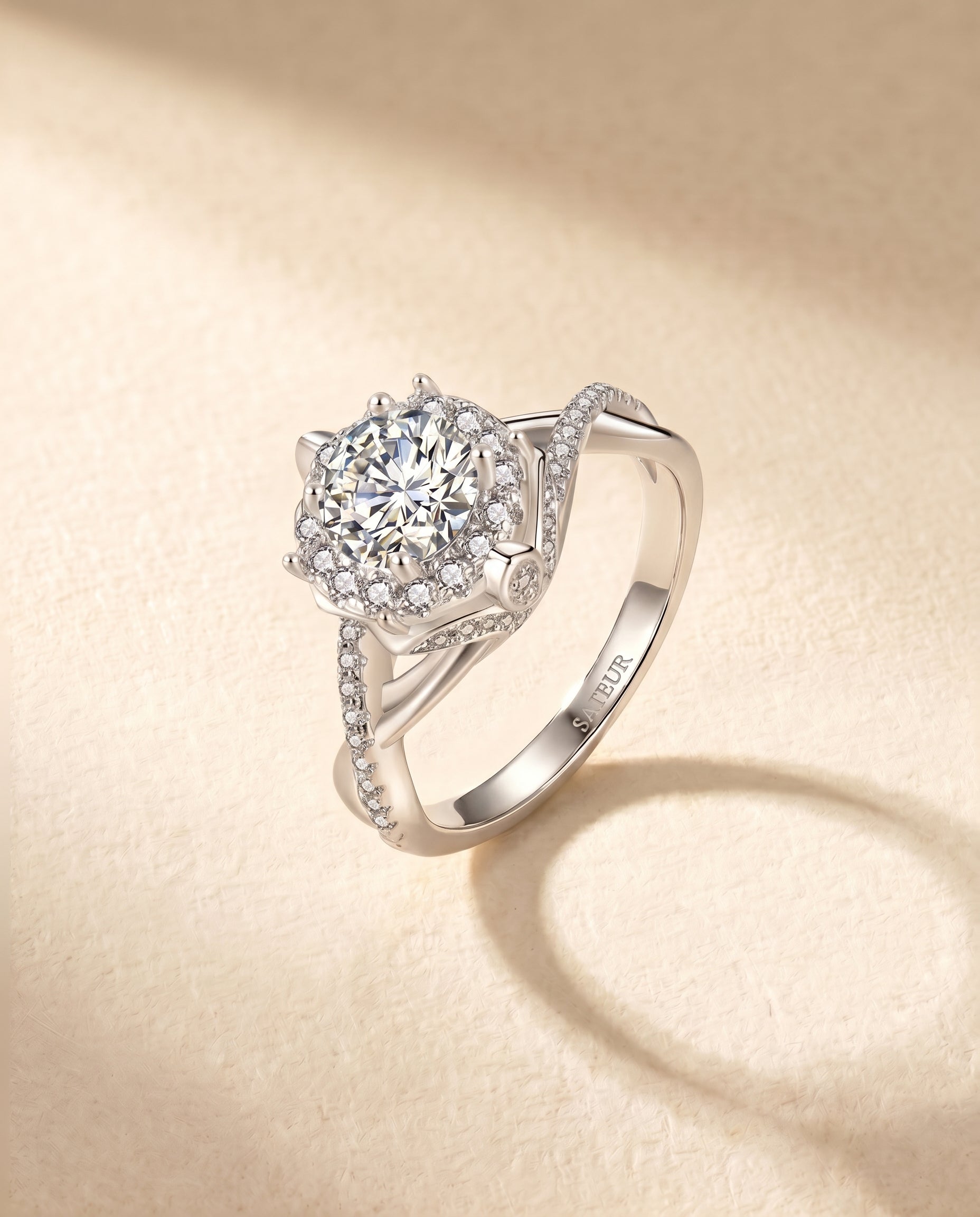 Satéur Majesté Éclatante Ring™